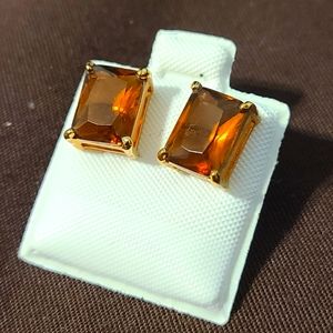 Brown rectangle stud earrings